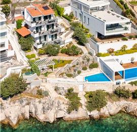 6 Bedroom Waterfront Villa with Pool in Uvala Ljubljeva near Trogir, Sleeps 12-13